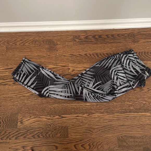 Old Navy Athletic Leggings- size M - Picture 1 of 3